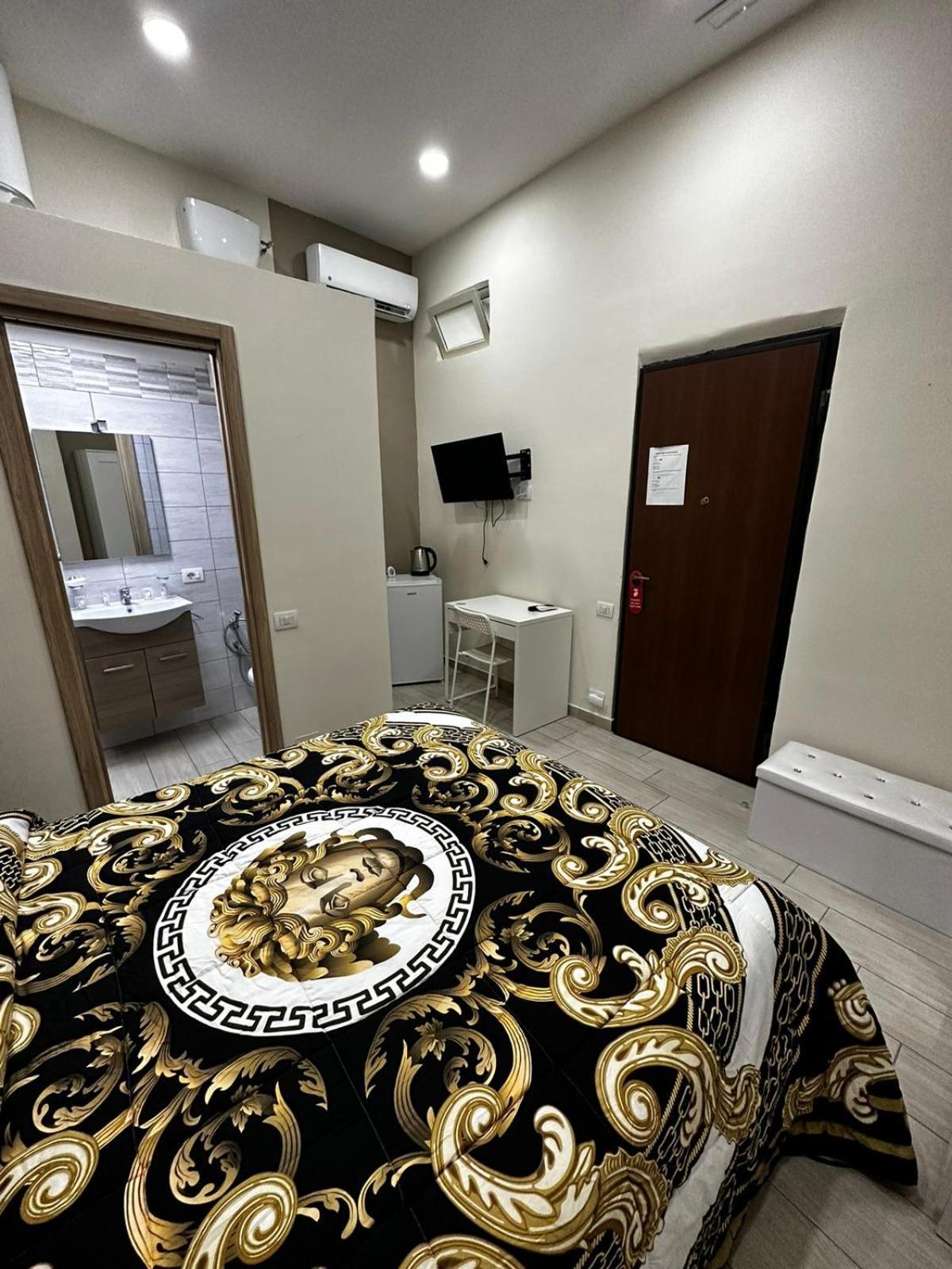 B&B Spaccanapoli A Due Passi Da Via Tribunali Zewnętrze zdjęcie